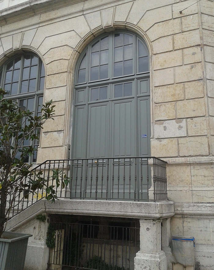porte batiment historique